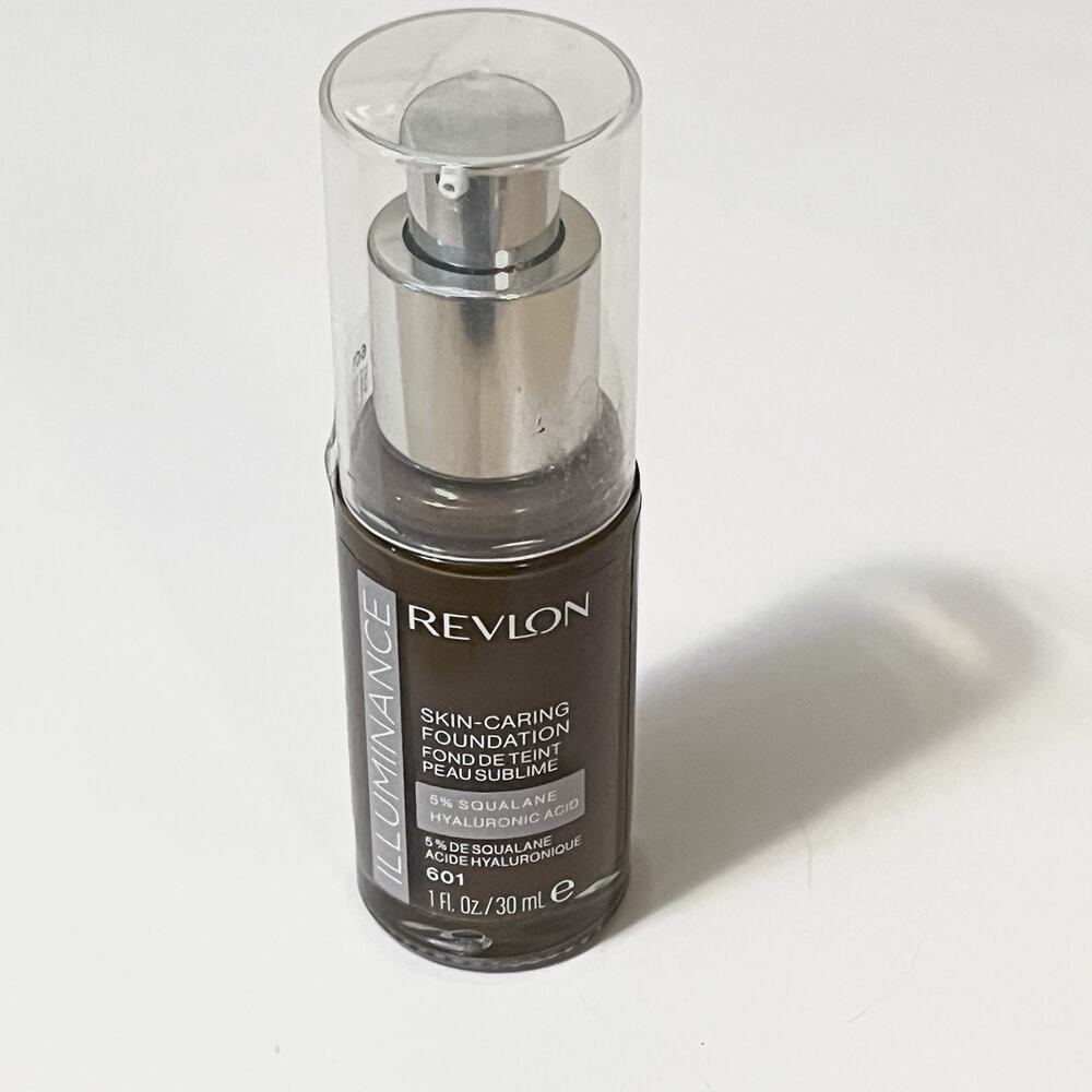Revlon Illuminance Skin-Caring Liquid Foundation 1 oz 601 Soft Nutmeg Sealed